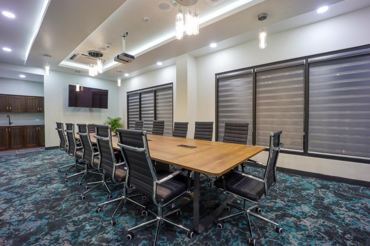 Signal Hill Comfort Inn & Suites Tobago מראה חיצוני תמונה
