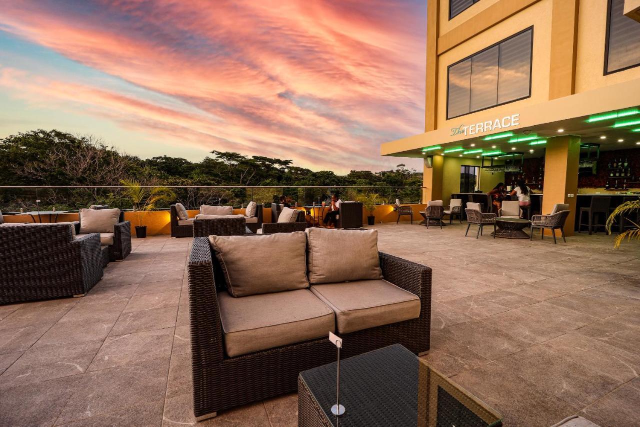 Signal Hill Comfort Inn & Suites Tobago מראה חיצוני תמונה
