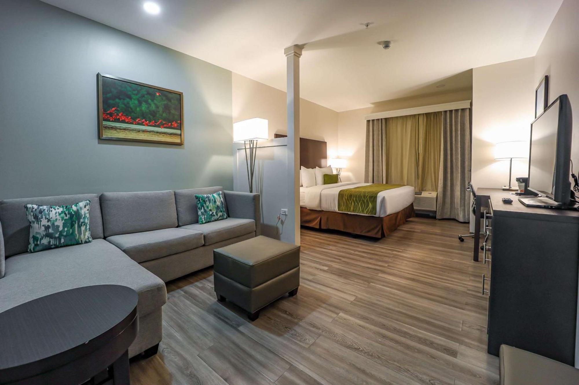 Signal Hill Comfort Inn & Suites Tobago מראה חיצוני תמונה