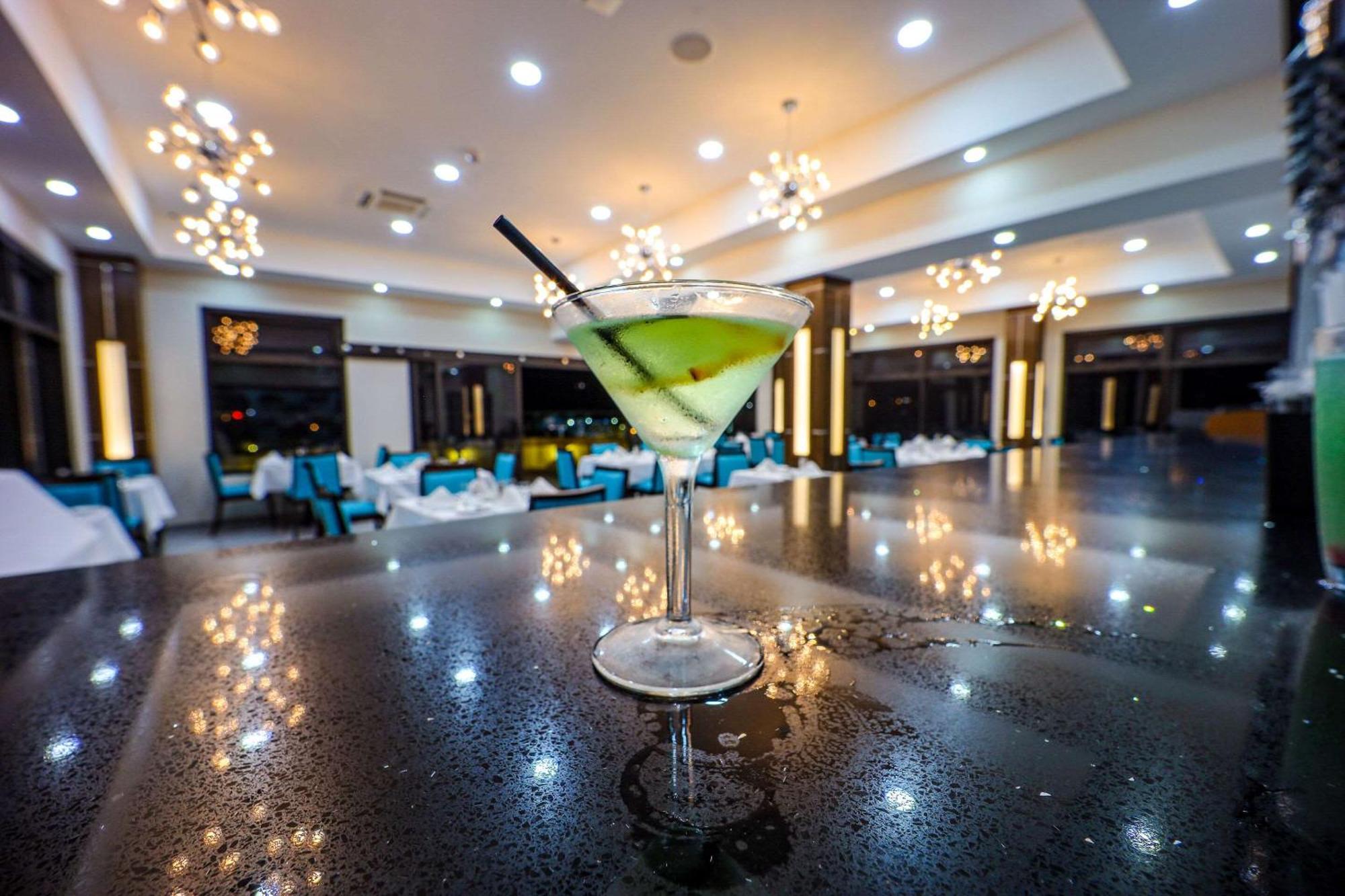 Signal Hill Comfort Inn & Suites Tobago מראה חיצוני תמונה
