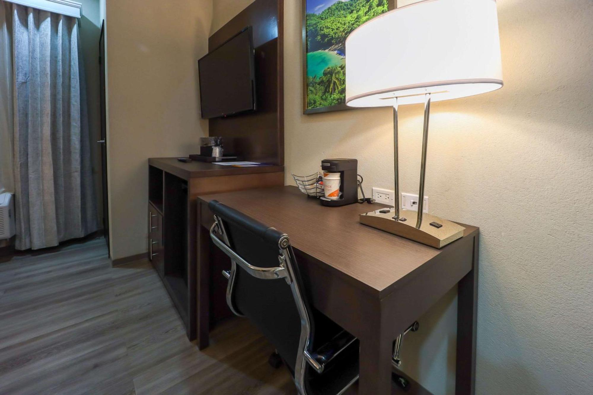 Signal Hill Comfort Inn & Suites Tobago מראה חיצוני תמונה